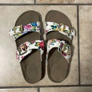Floral sandals! Size 8!